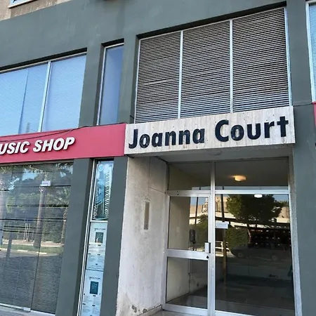 Joanna Court Hostel *
