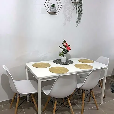 Joanna Court Hostal