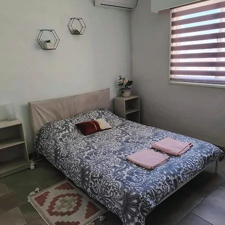 Joanna Court Hostel *